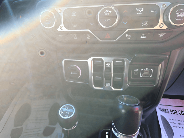 Pre-Owned 2023 Jeep Gladiator Overland - photo - 16