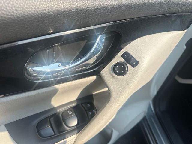 Pre-Owned 2020 Nissan Rogue Sport SV - photo - 4