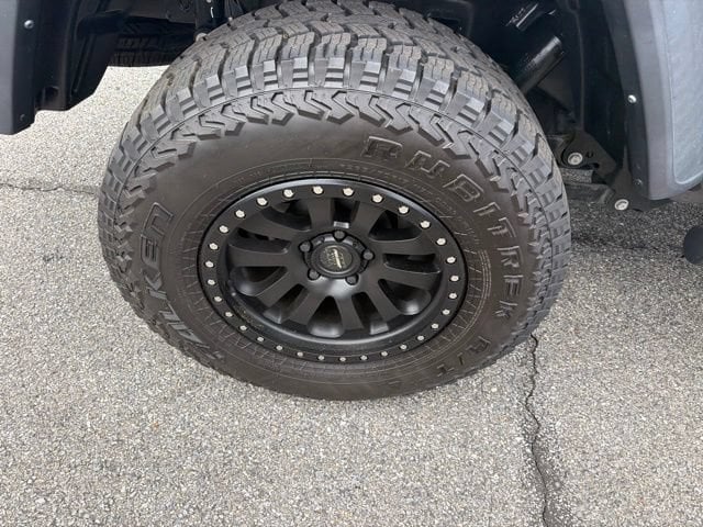 Pre-Owned 2023 Jeep Gladiator Sport S - photo - 28