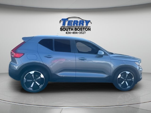 Pre-Owned 2019 Volvo XC40 Momentum - photo - 0