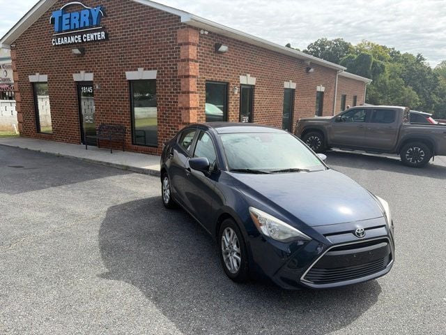 Pre-Owned 2018 Toyota Yaris iA Base - photo - 0