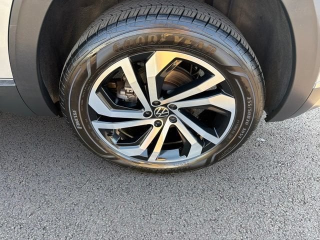 Pre-Owned 2023 Volkswagen Atlas Cross Sport 3.6L V6 SEL - photo - 29