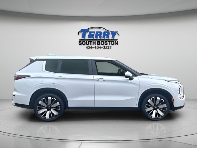 Pre-Owned 2025 Mitsubishi Outlander SE - photo - 0