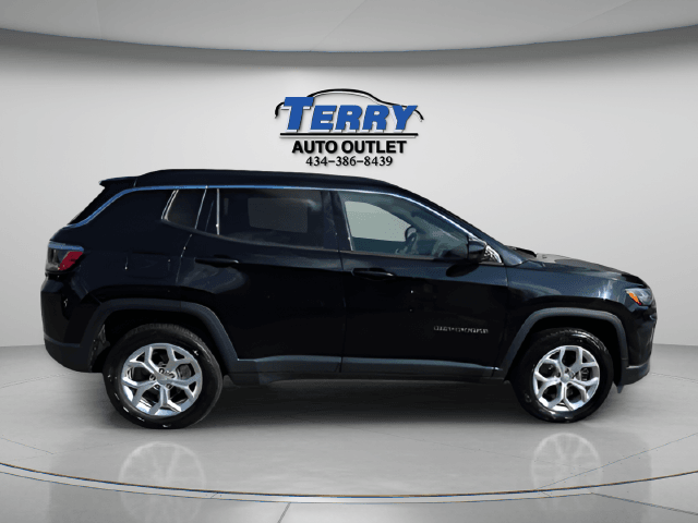 Pre-Owned 2024 Jeep Compass Latitude - photo - 0