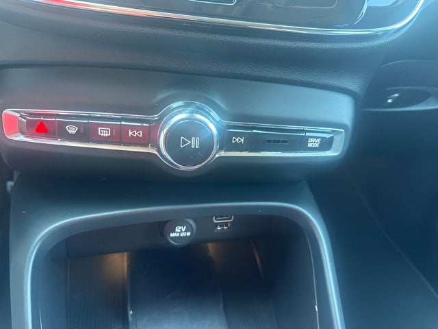 Pre-Owned 2019 Volvo XC40 Momentum - photo - 12