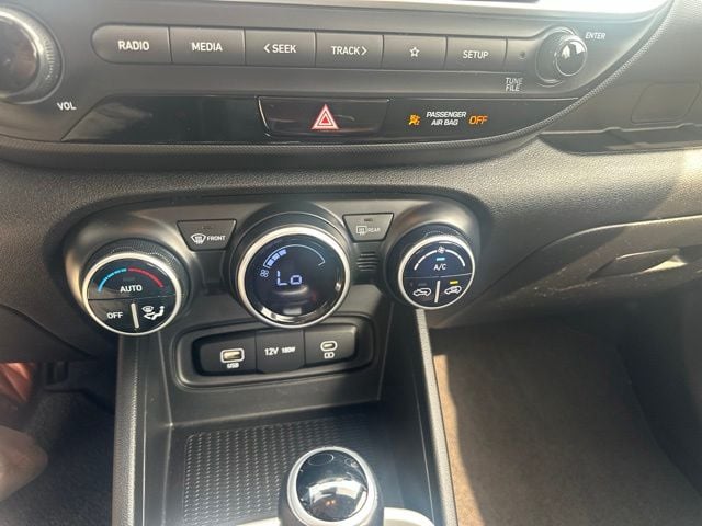 Pre-Owned 2023 Hyundai Venue SEL - photo - 13