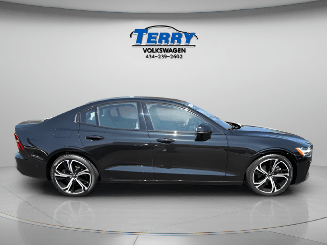 Pre-Owned 2024 Volvo S60 B5 Plus Dark Theme - photo - 0