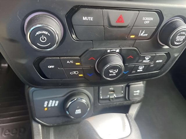 Pre-Owned 2023 Jeep Renegade Latitude - photo - 9