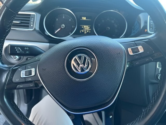 Pre-Owned 2015 Volkswagen Jetta 2.0L TDI SE - photo - 8
