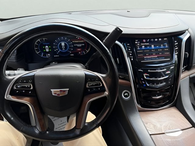 Pre-Owned 2019 Cadillac Escalade Luxury - photo - 16