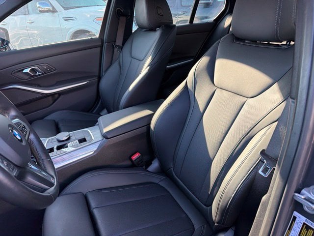 Pre-Owned 2024 BMW 3 Series 330i xDrive - photo - 4