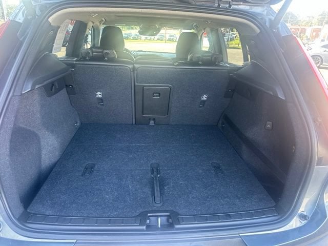 Pre-Owned 2019 Volvo XC40 Momentum - photo - 4