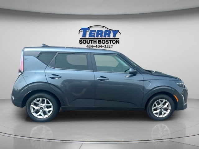 Pre-Owned 2024 Kia Soul LX - photo - 0