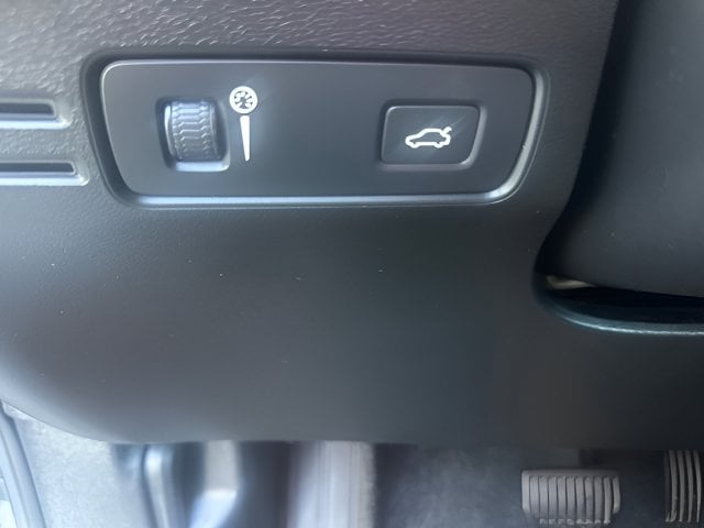 Pre-Owned 2019 Volvo XC40 Momentum - photo - 8