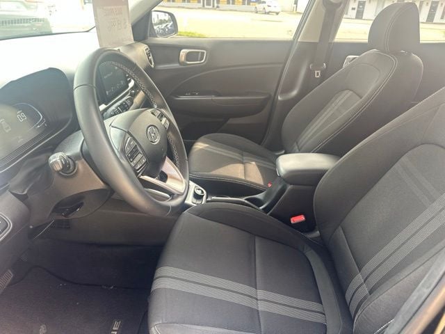 Pre-Owned 2023 Hyundai Venue SEL - photo - 7