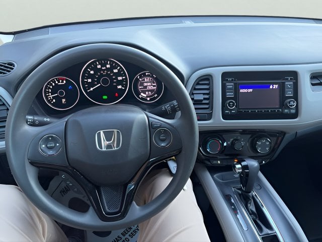 Pre-Owned 2017 Honda HR-V LX - photo - 9