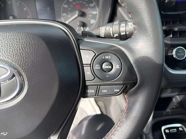 Pre-Owned 2024 Toyota Corolla Cross Hybrid XSE - photo - 6