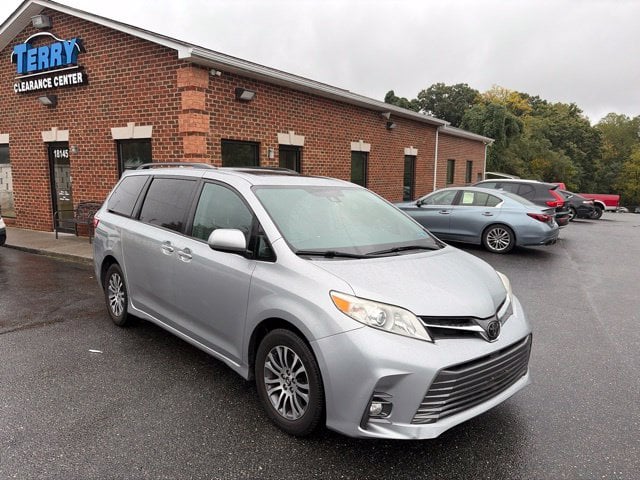 Pre-Owned 2019 Toyota Sienna XLE - photo - 0