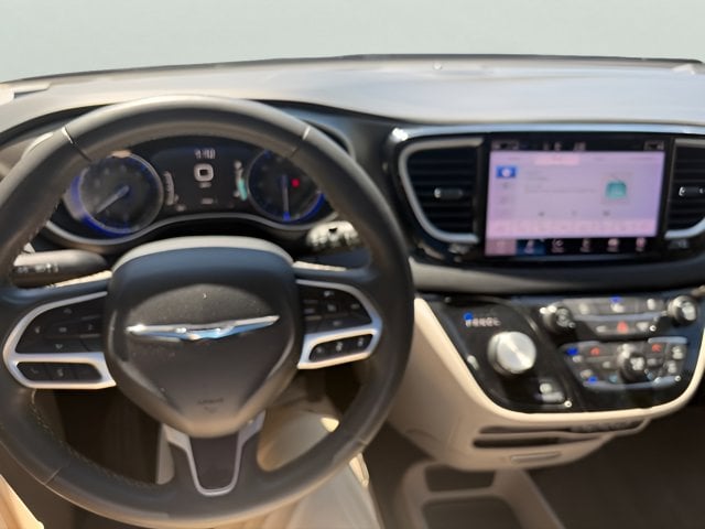 Pre-Owned 2022 Chrysler Pacifica Touring L - photo - 11