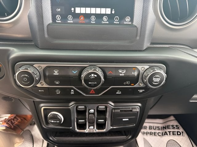Pre-Owned 2023 Jeep Gladiator Sport S - photo - 19