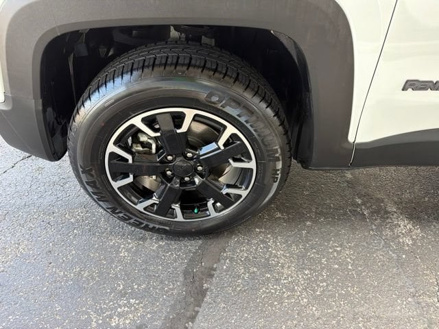 Pre-Owned 2023 Jeep Renegade Latitude - photo - 13