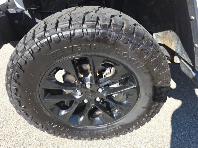 Pre-Owned 2023 Jeep Gladiator Overland - photo - 17