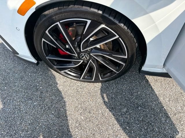 Pre-Owned 2023 Volkswagen Golf GTI Autobahn - photo - 32
